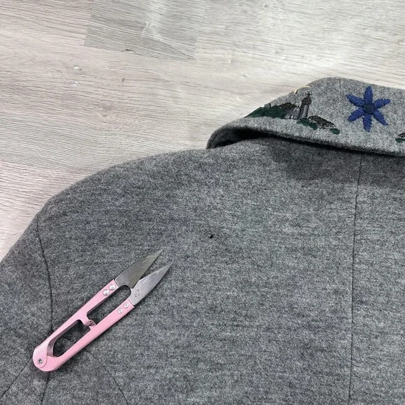 VINTAGE Geiger Skirt Suit Womens 38 Gray Wool Embroidered Floral 2 Piece Austria - Picture 7 of 16